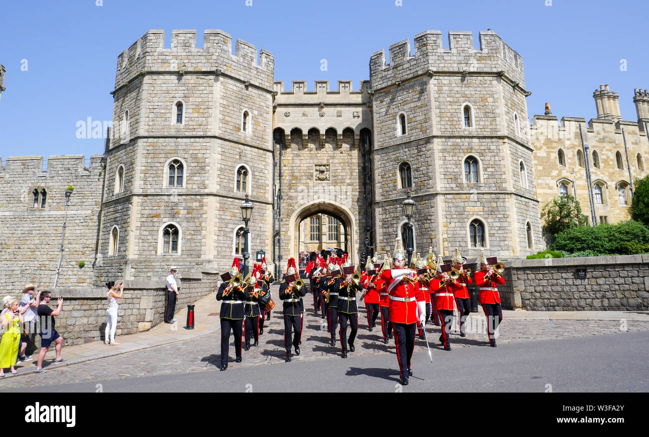 Relève de la garde au château de Windsor, le Queens, le château de Windsor, Windsor, Berkshire, Angleterre, RU, FR. Banque D'Images