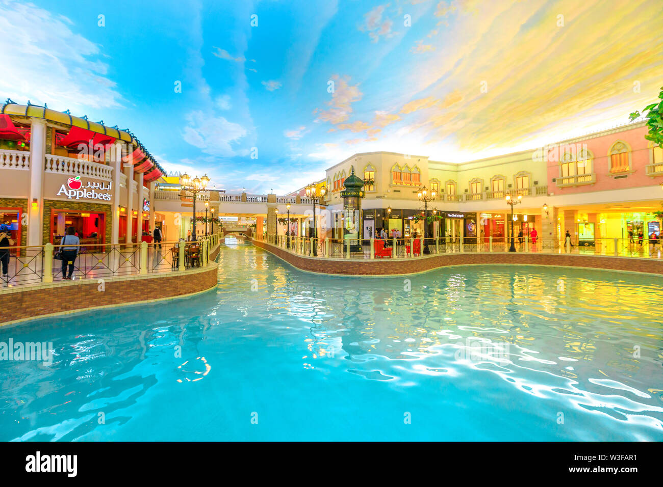 Doha, Qatar - 21 Février 2019 : la lagune de Venise en Villaggio Mall, un centre commercial dans la zone aspire. Marques de luxe, cher stores et exclusif Banque D'Images