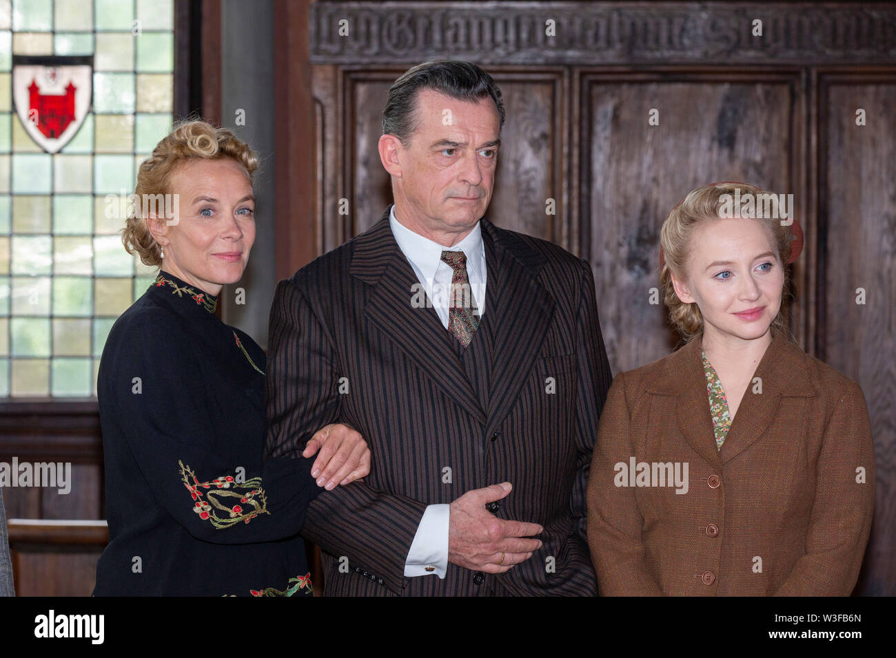 Katja Riemann, Thomas Sarbacher, Anna Maria Mühe beim Fototermin me suis von "Unsere wunderbaren Jahre" auf Schloss Burg. Solingen, 03.07.2019 Banque D'Images