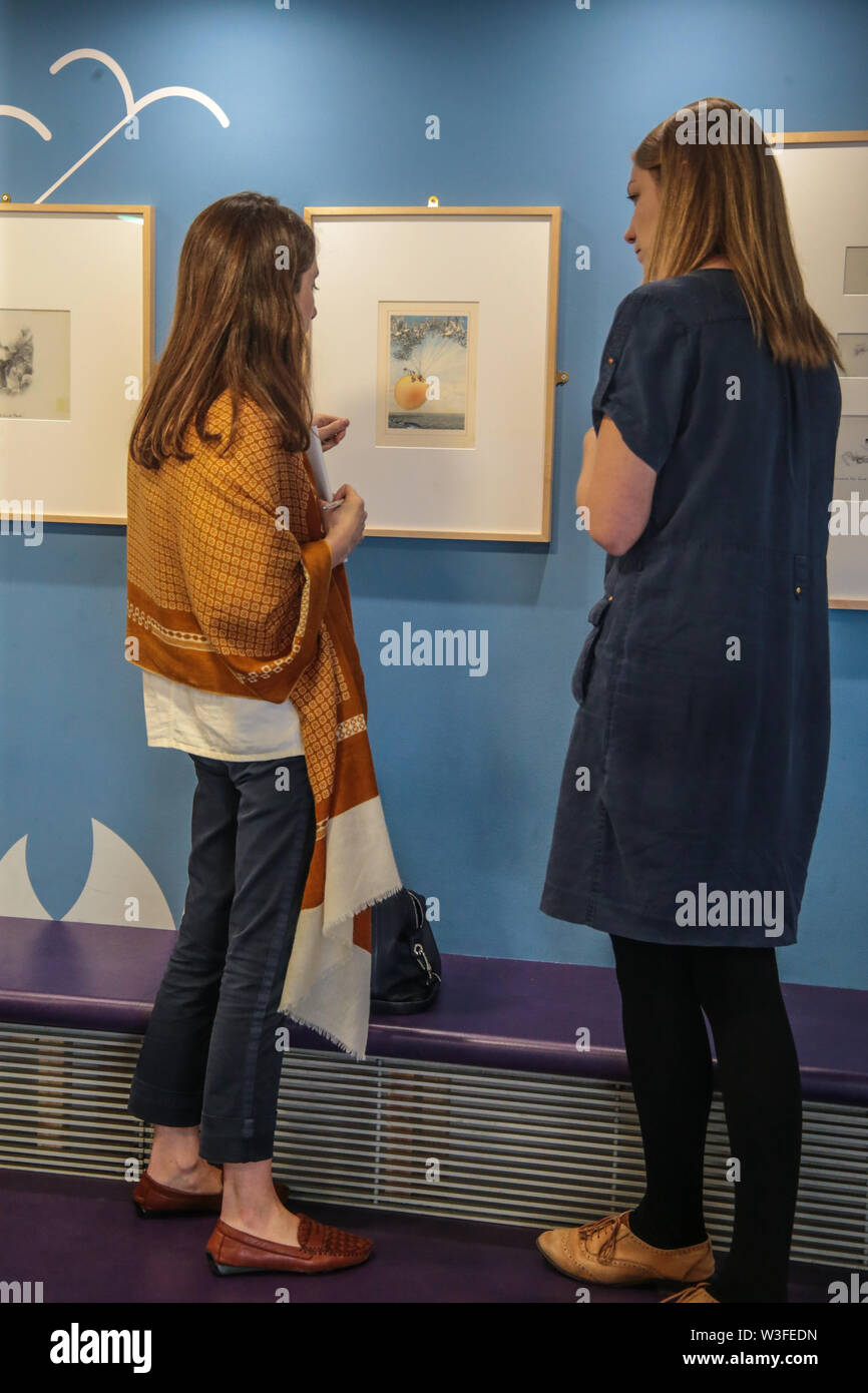 B-6986, Buckinghamshire UK 15 Juillet 2019 La plupart de nous associer les dessins de Sir Quentin Blake avec Roald Dahl, cependant son tout premier livre pour les enfants,James et la pêche géante (1961) les illustrations par le célèbre artiste et illustrateur américain Nancy Ekholm Burkert. Cet été, l'histoire de Roald Dahl Museum et centre sera un retour près de 60 ans avec une exposition multi-sensorielle qui explore, pour la première fois, la façon dont ces deux esprits créatifs ont travaillé ensemble pour créer un classique (ouvre 20 Juillet - fin septembre). Crédit : Paul/Quezada-Neiman Alamy Live News Banque D'Images