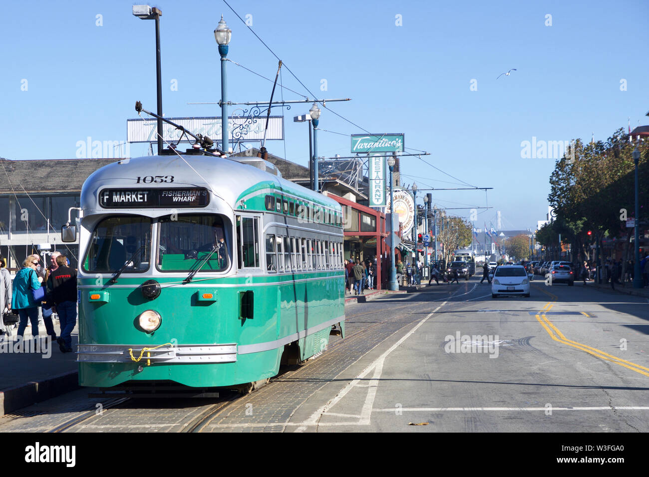 SAN FRANCISCO, California, UNITED STATES - 25 NOV 2018 : F-line streetcar PCC Antique no1053 Brooklyn à Fisherman's Wharf Banque D'Images