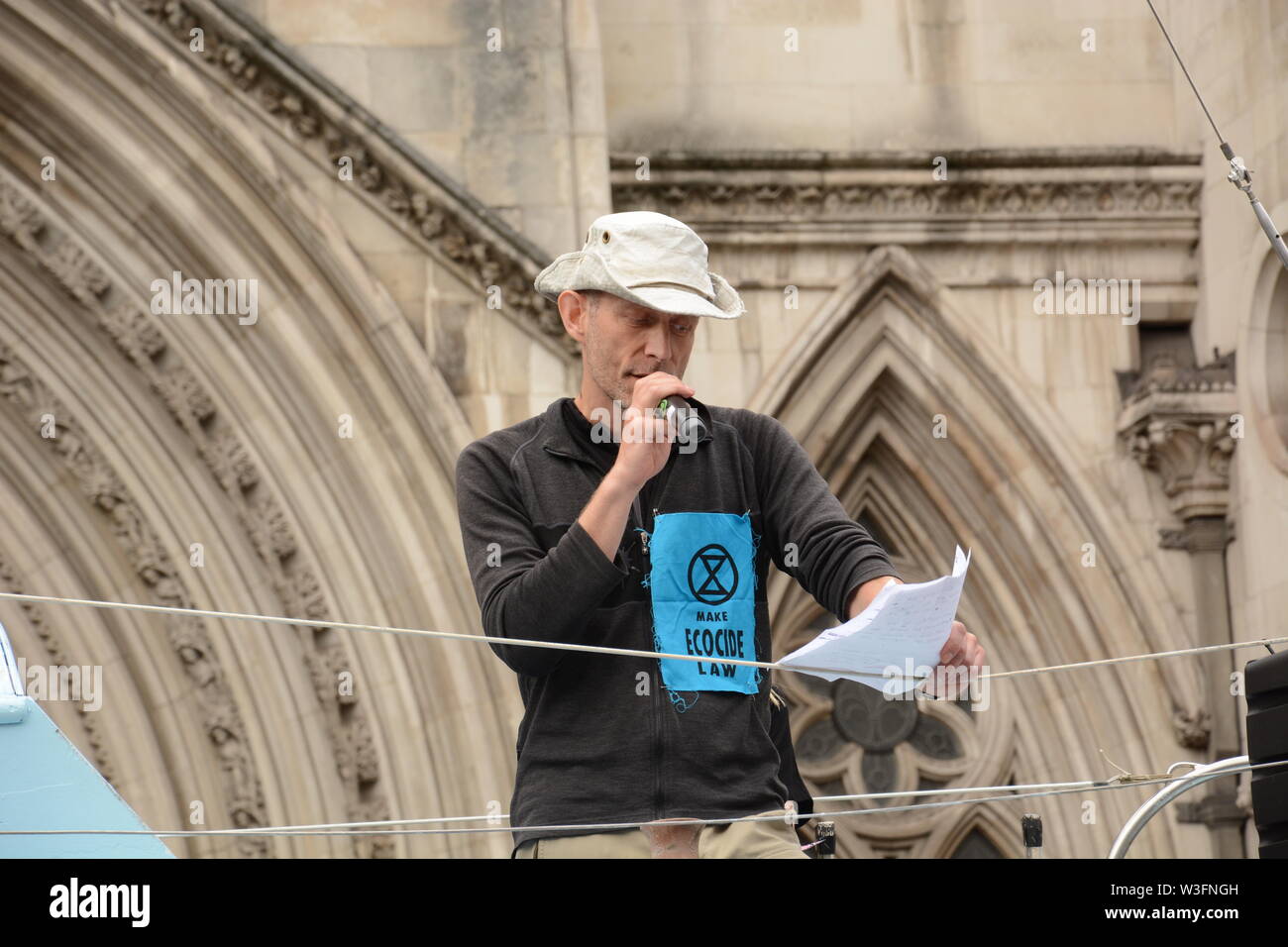 L'étape de la rébellion d'extinction une manifestation devant la Cour royale de Justice dans le centre de Londres le 15 juillet 2019. Banque D'Images