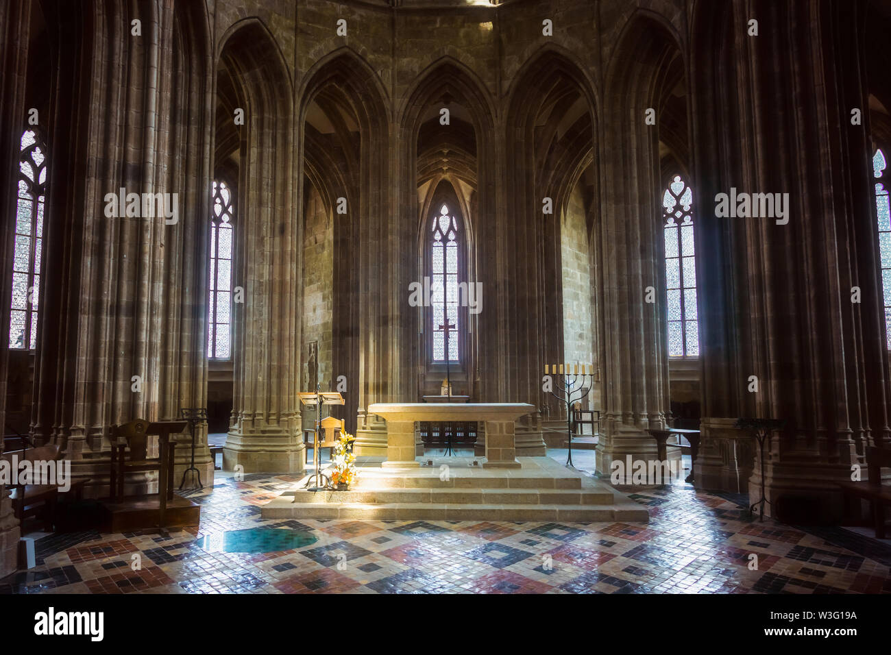 L'intérieur de l'abbaye du Mont St Michel. XV XVIÈME siècle choeur gothique de l'église abbatiale. Normandie monument, France. Banque D'Images