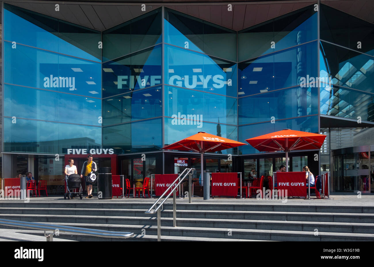 Le restaurant Five Guys à Liverpool, en Angleterre Banque D'Images