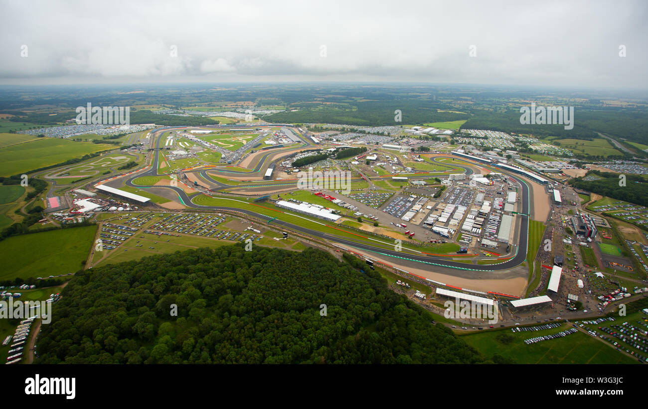 Vue aérienne du circuit de Silverstone sur F1 race day 2019 à partir d'un hélicoptère au-dessus du circuit du Northamptonshire. Banque D'Images
