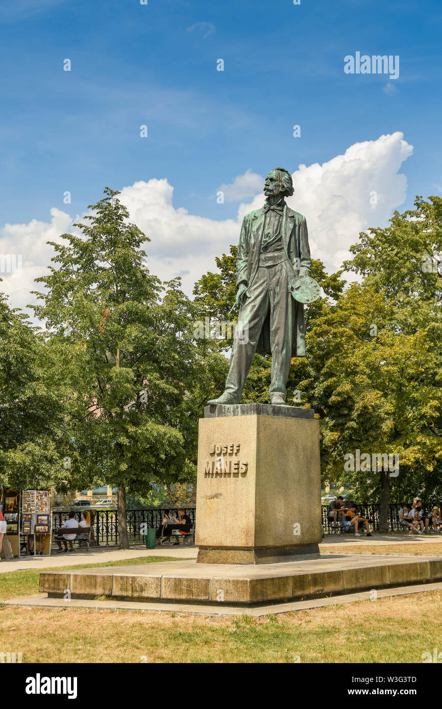 PRAGUE, RÉPUBLIQUE TCHÈQUE - AOÛT 2018 : Statue de Josef Manes dans un jardin public dans le centre-ville de Prague. Banque D'Images