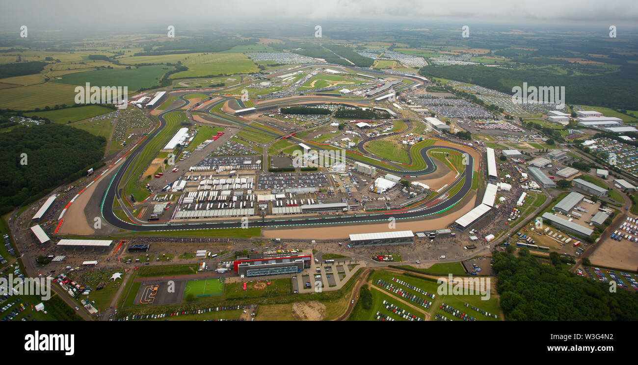 Une vue aérienne du circuit de Silverstone sur F1 race day 2019 à partir d'un hélicoptère au-dessus du circuit du Northamptonshire. Banque D'Images