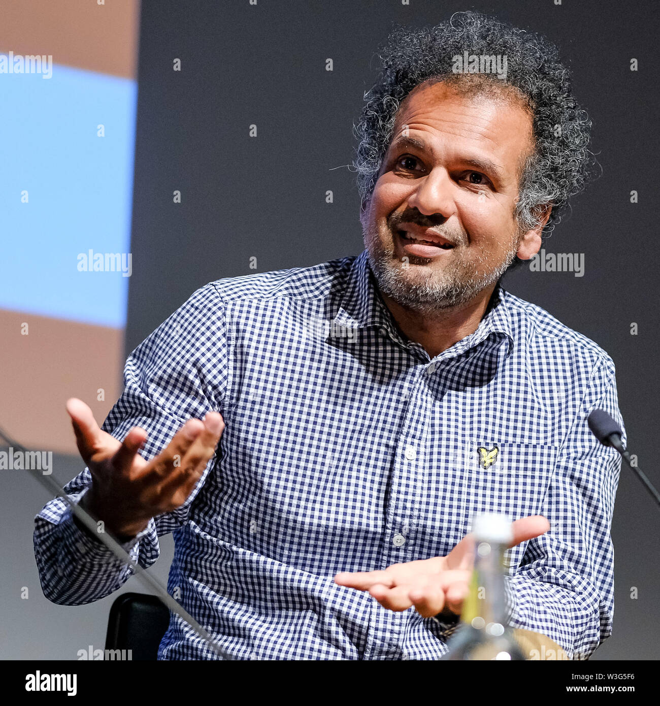 BFI Southbank, Londres, Royaume-Uni. 15 juillet 2019. Sarfraz Manzoor sur scène à Mark Kermode en 3d le lundi 15 juillet 2019 à BFI Southbank, Londres. Sur la photo : Sarfraz Manzoor. Photo par : Julie Edwards/Alamy Live News Banque D'Images