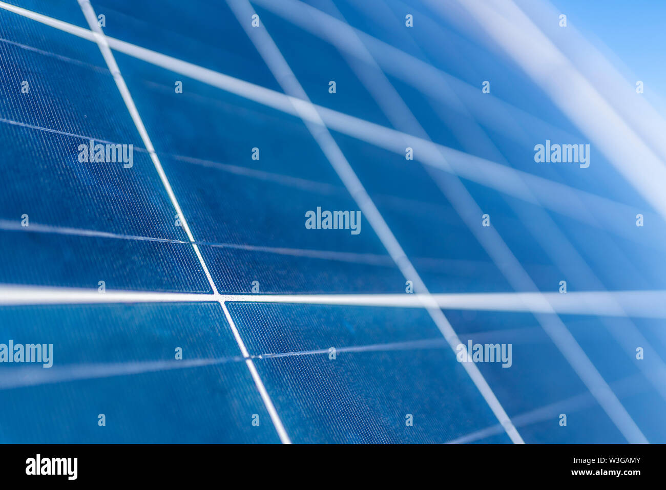 Énergie solaire connexions de cellules solaires, silicium et encapsule un joli modèle bleu de technologie. Vue en perspective des cellules solaires en silicium polycristallin Banque D'Images