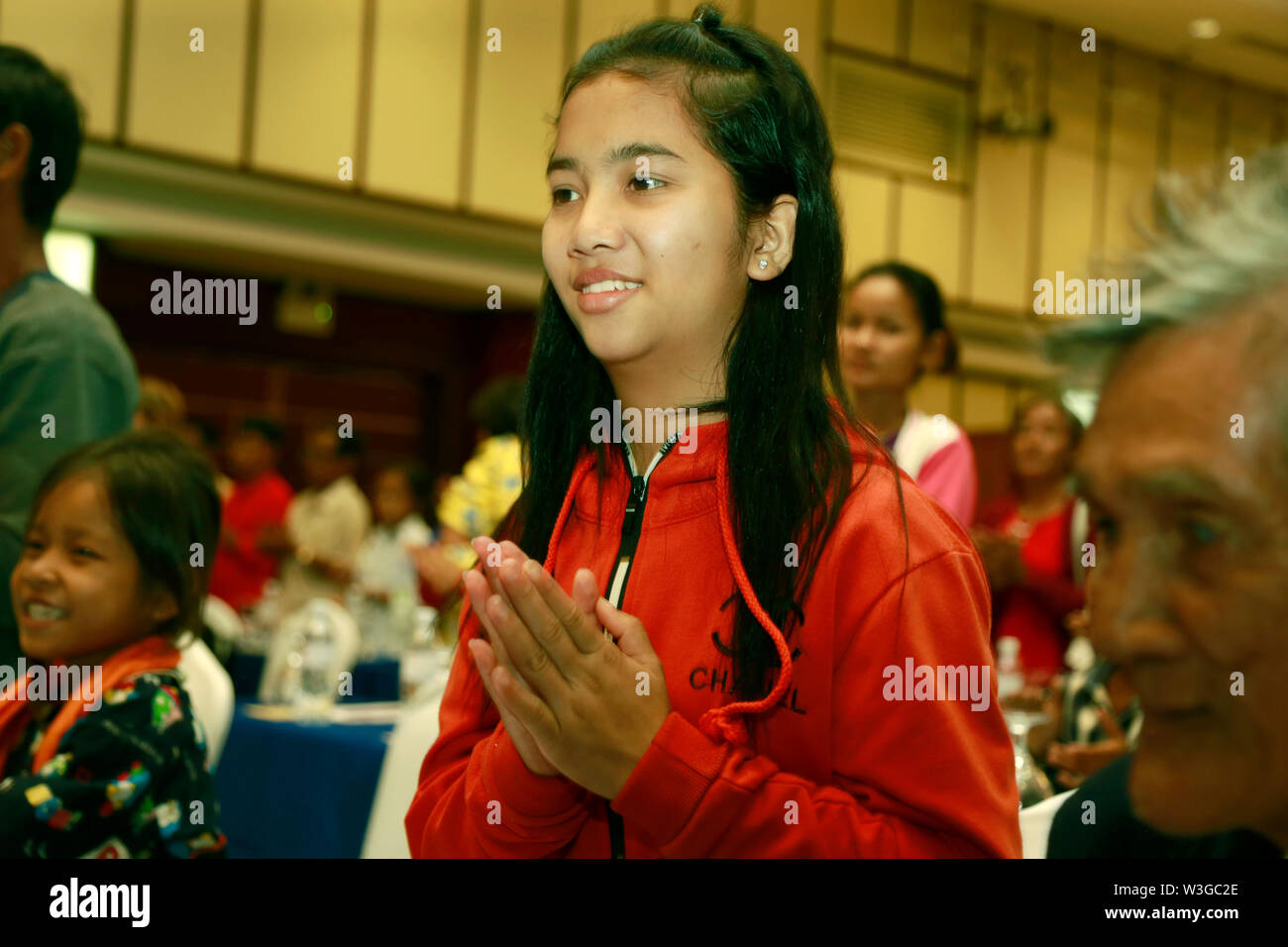 Phnom Penh, Cambodge. 15 juillet, 2019. Sey Muoy assiste à un séminaire sur les malformations cardiaques congénitales à Phnom Penh, Cambodge, le 15 juillet 2019. Muoy Sey, un adolescent cambodgien depuis le nord-ouest de la province de Battambang, est revenu à une vie en bonne santé après qu'elle eut son les malformations cardiaques congénitales (CHD) corrigée par les chirurgiens chinois l'année dernière. Credit : Phearum/Xinhua/Alamy Live News Banque D'Images