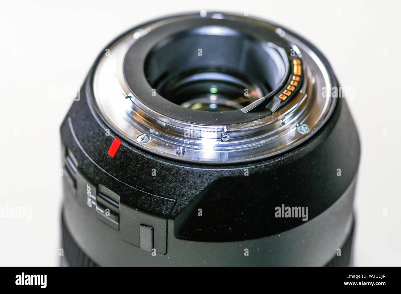 Vue arrière de l'objectif de l'appareil photo Canon avec contact d'étanchéité en close up macro-vision Banque D'Images