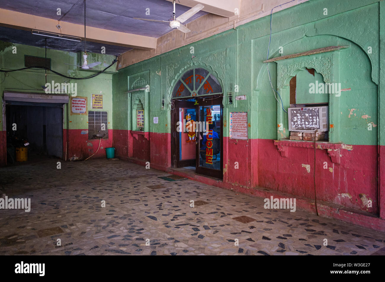 JAISALMER, INDE - circa 2018 Novembre : entrée d'un cinéma à Jaisalmer. Jaisalmer est également appelé 'la Ville d'or, et il est situé dans la région de Ra Banque D'Images