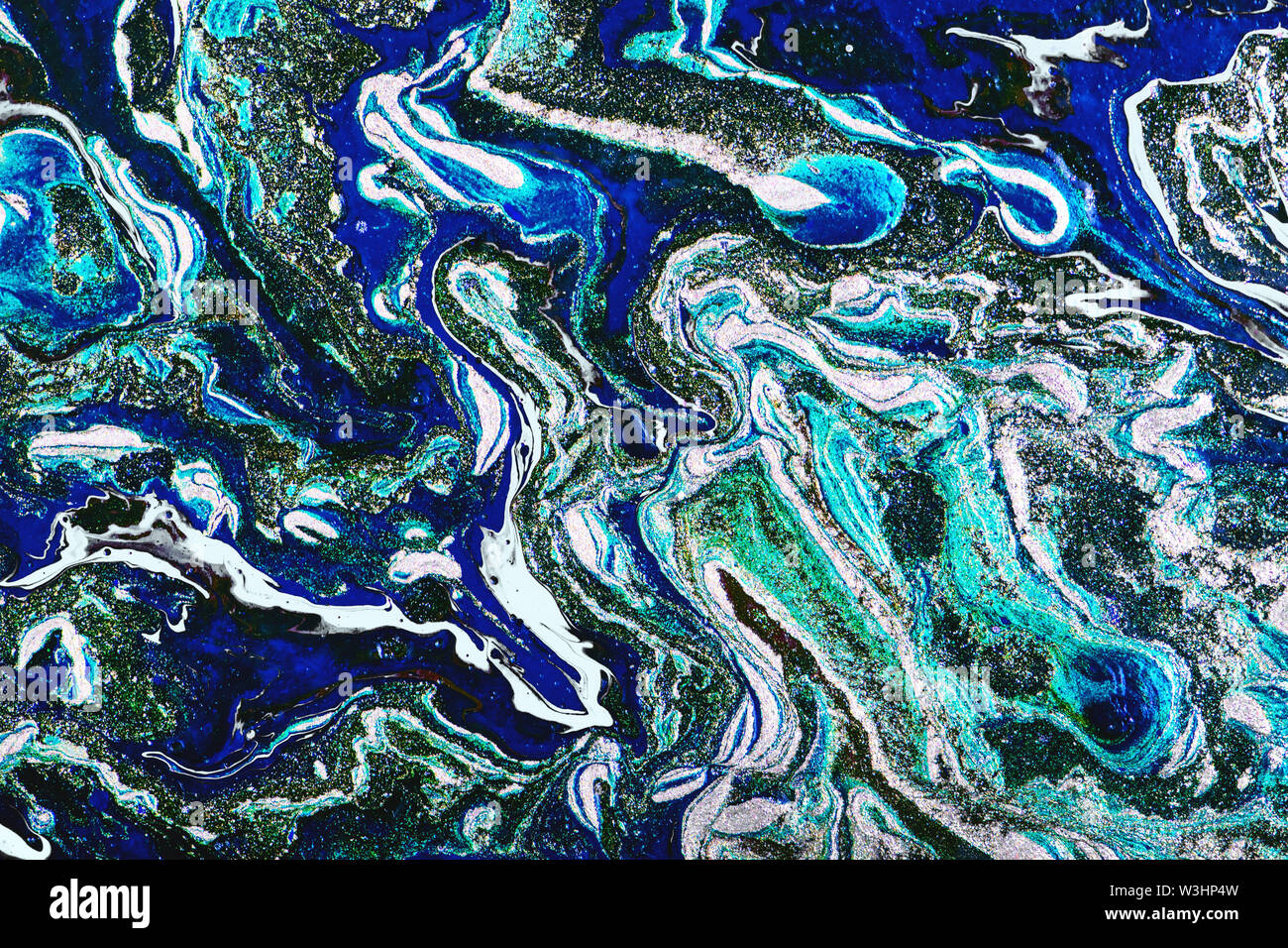 Le persillage fond peinture liquide. Art abstrait peinture liquide texture, bleu, blanc, noir, or et turquoise. Mélange de couleurs. Banque D'Images