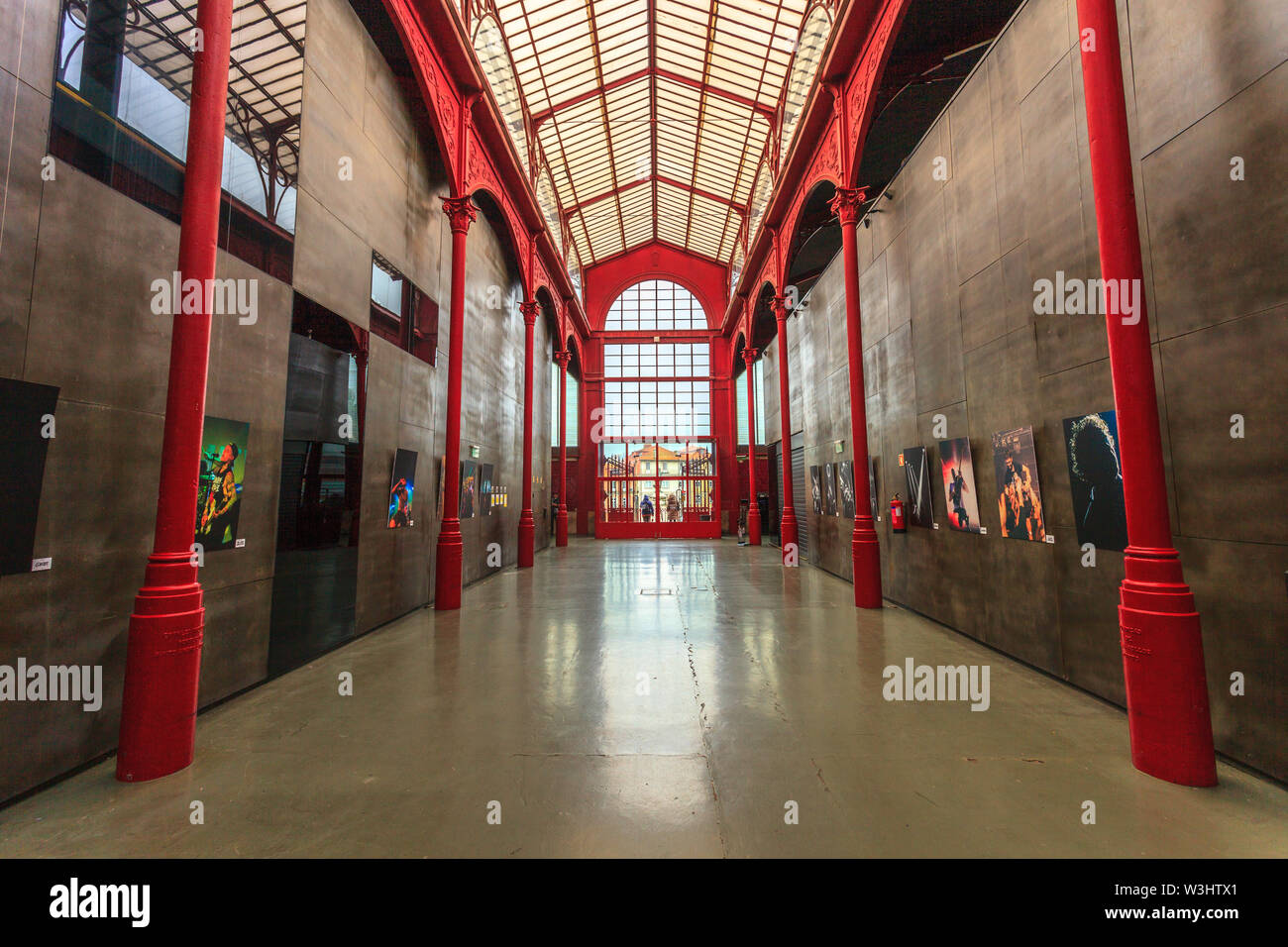 Intérieur de la Mercado Ferreira Borges, Porto Banque D'Images