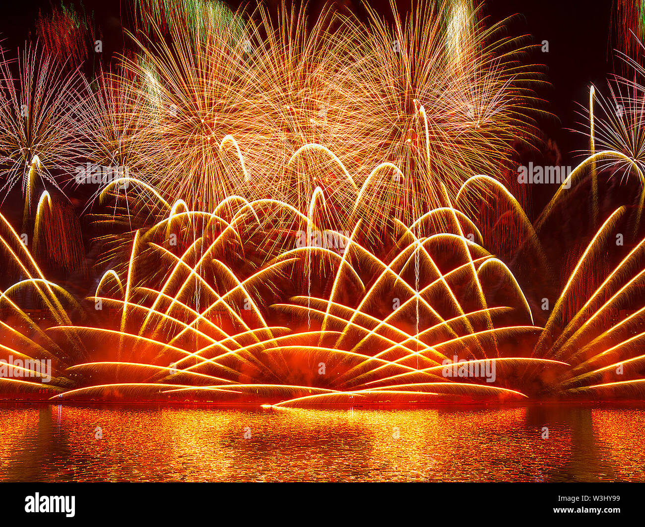 D'artifice à l'arrière-plan pour nouvel an fête de nuit Banque D'Images