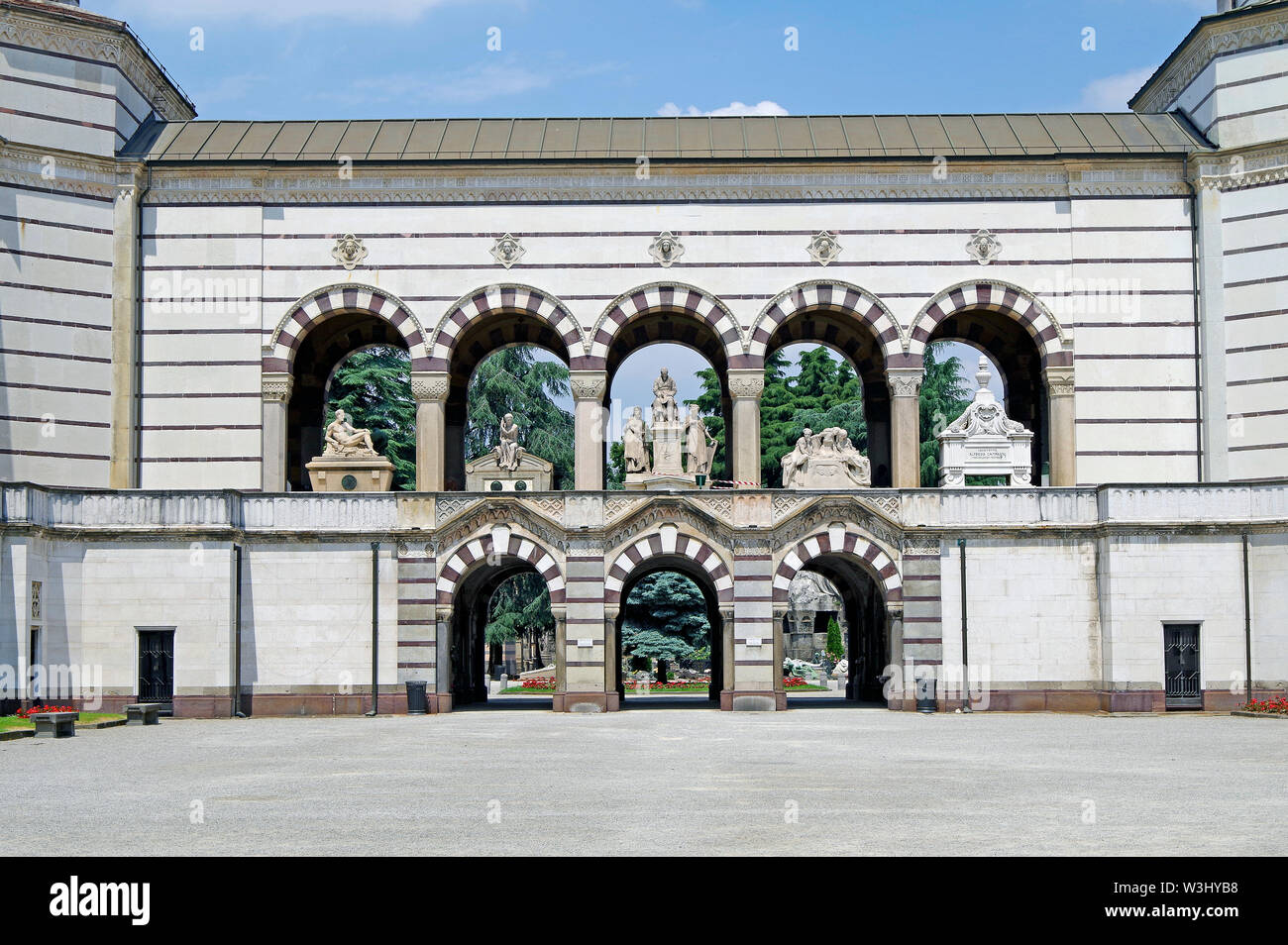 Cimitero Monumentale, cimetière monumental de Milan, Italie. L'un des plus grands cimetières d'Europe, l'entrée principale & Famedio, hall of fame Banque D'Images