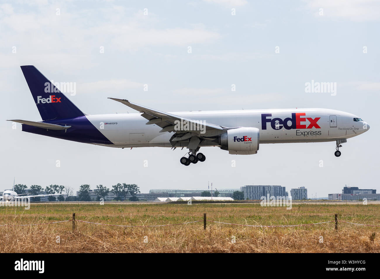 N852FD Boeing 777-FS2-37723 le 11 juillet 2019, l'atterrissage sur l'aéroport Roissy Charles de Gaulle Paris pistes à la fin de la FX5030 de FedEx vol Cologne Banque D'Images