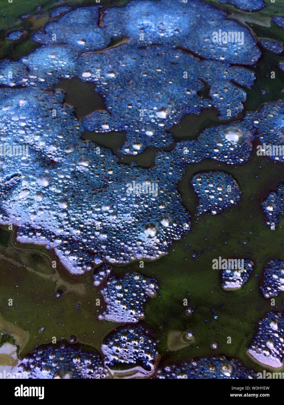 Close up , la nature de la teinture à l'indigo tissu de fond de l'eau Banque D'Images