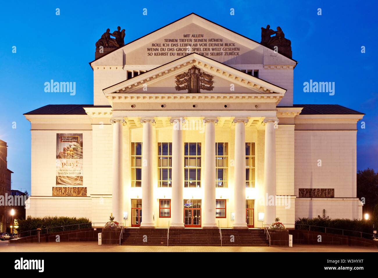 Am Abend Stadttheater, Duisburg, Ruhr, Rhénanie du Nord-Westphalie, Allemagne Banque D'Images