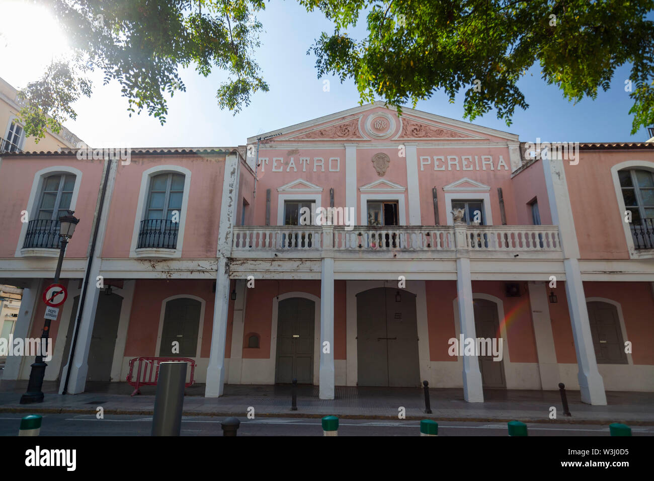IBIZA, ESPAGNE-octobre 10,2019 : théâtre, Teatro Pereira, la façade de l'immeuble à Ibiza, Majorque, Baléares. Banque D'Images