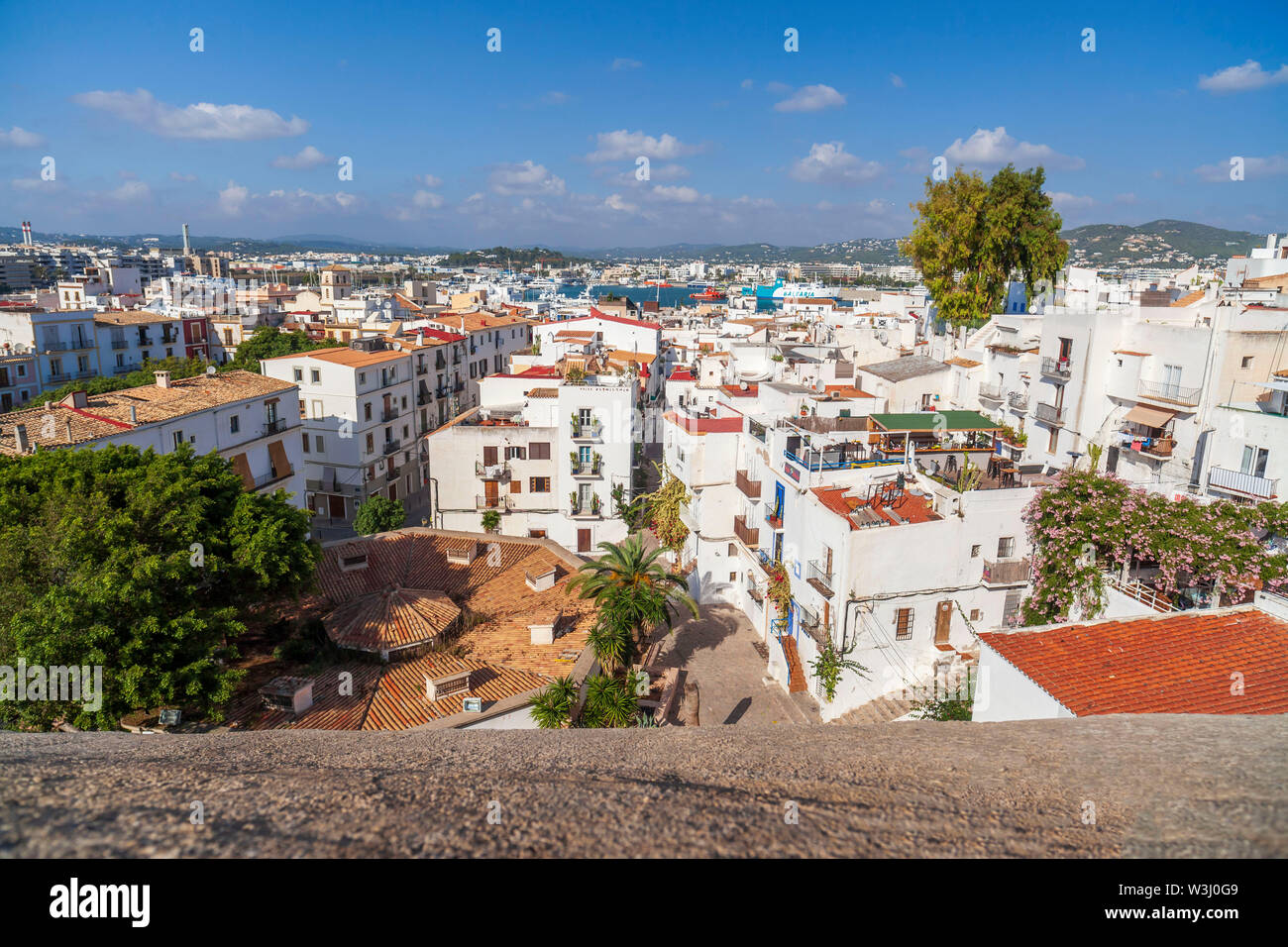 Vue sur la ville de lookout de Dalt Vila d'Ibiza, Majorque, Baléares. L'Espagne. Banque D'Images