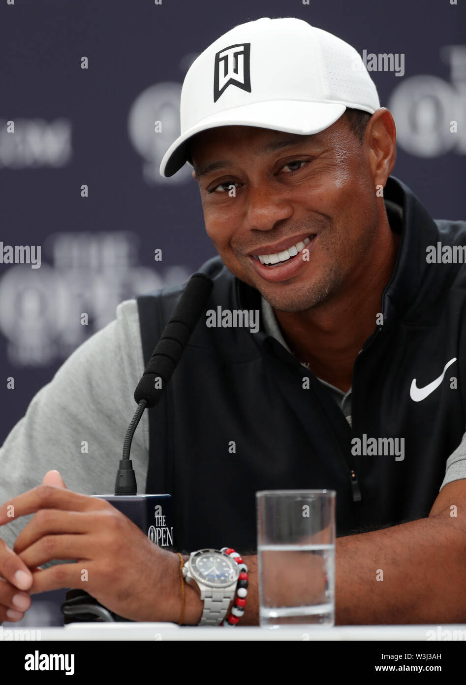 USA's Tiger Woods lors d'une conférence de presse trois jour aperçu du championnat ouvert en 2019 au Club de golf Royal Portrush. Banque D'Images