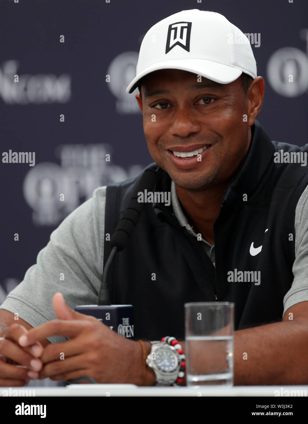USA's Tiger Woods lors d'une conférence de presse trois jour aperçu du championnat ouvert en 2019 au Club de golf Royal Portrush. Banque D'Images
