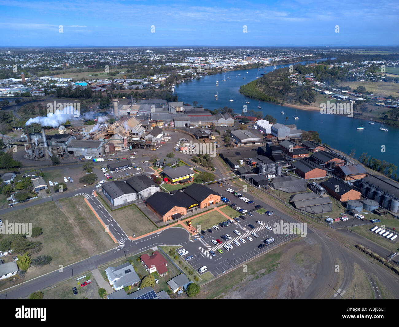 Antenne d'Millaquin Sucrerie et distillerie de rhum de Bundaberg sur les rives de la rivière Burnett Australie Queensland Bundaberg Banque D'Images