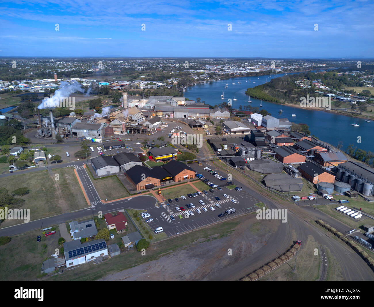 Antenne d'Millaquin Sucrerie et distillerie de rhum de Bundaberg sur les rives de la rivière Burnett Australie Queensland Bundaberg Banque D'Images