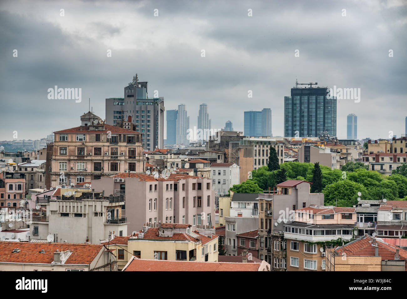 Les toits d'Istanbul avec des bâtiments modernes, Turquie Banque D'Images