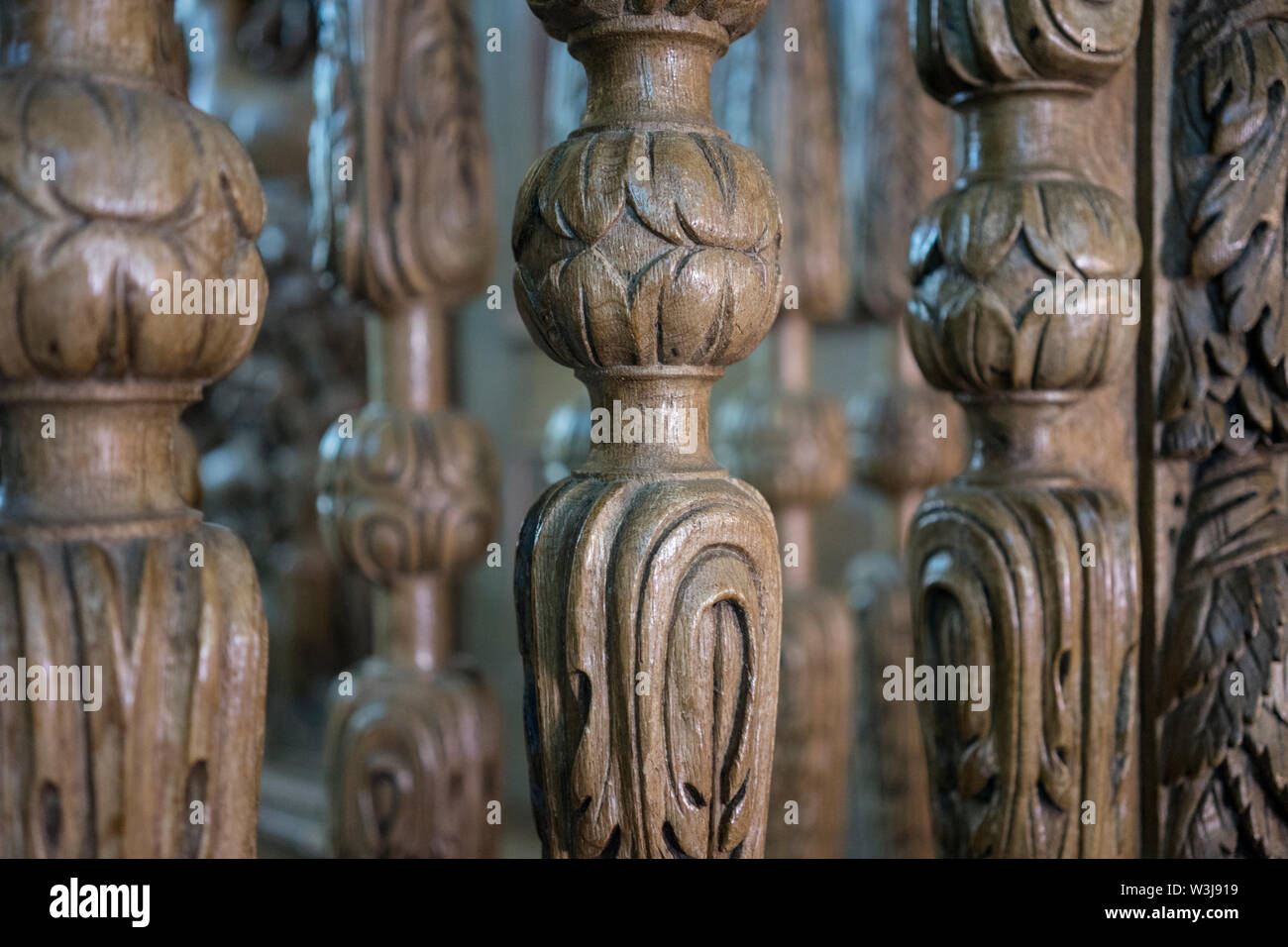 FRANCE - LE MOUTIER D'AHUN CREUSE - SITE CLUNISIEN - X siècle Eglise romane et gothique en Limousin - BOIS TRAVAIL RÉALISÉ PAR SIMON BAUER AU XVIII siècle - SAINT ROCH STATUE FAIT PAR CHALUMEAU ET MARSALLON - 1997 L'HISTOIRE DE FRANCE ET DE L'ARCHITECTURE - Eglise - Abbaye de CLUNY COMMANDER © Frédéric Beaumont Banque D'Images