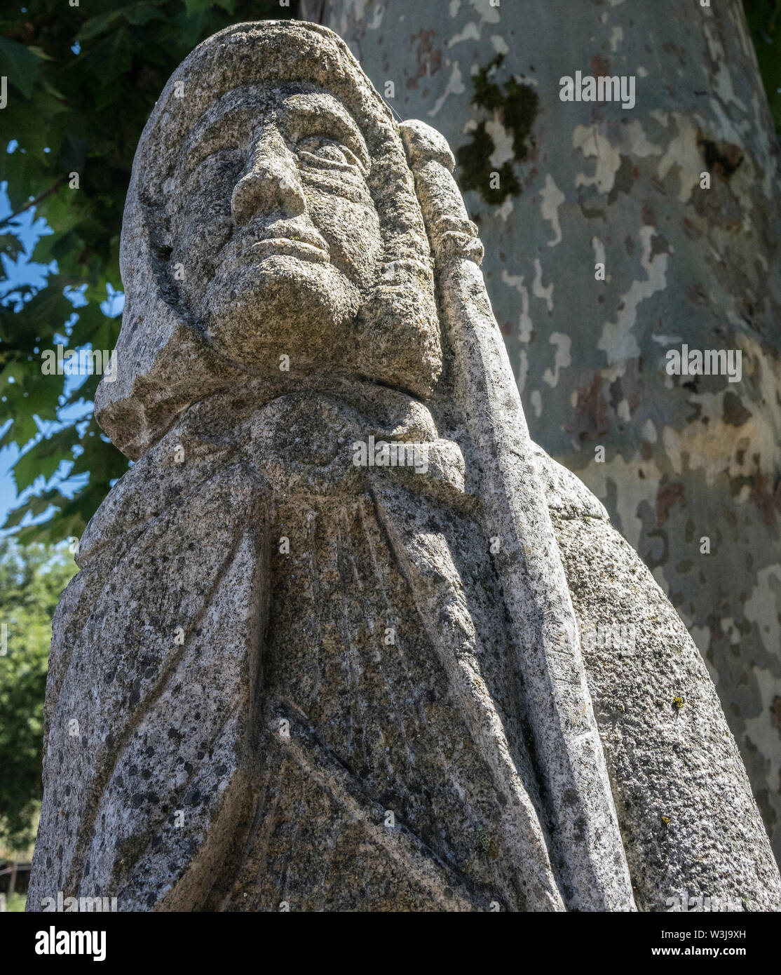 FRANCE - LE MOUTIER D'AHUN CREUSE - SITE CLUNISIEN - X siècle Eglise romane et gothique en Limousin - BOIS TRAVAIL RÉALISÉ PAR SIMON BAUER AU XVIII siècle - SAINT ROCH STATUE FAIT PAR CHALUMEAU ET MARSALLON - 1997 L'HISTOIRE DE FRANCE ET DE L'ARCHITECTURE - Eglise - Abbaye de CLUNY COMMANDER © Frédéric Beaumont Banque D'Images