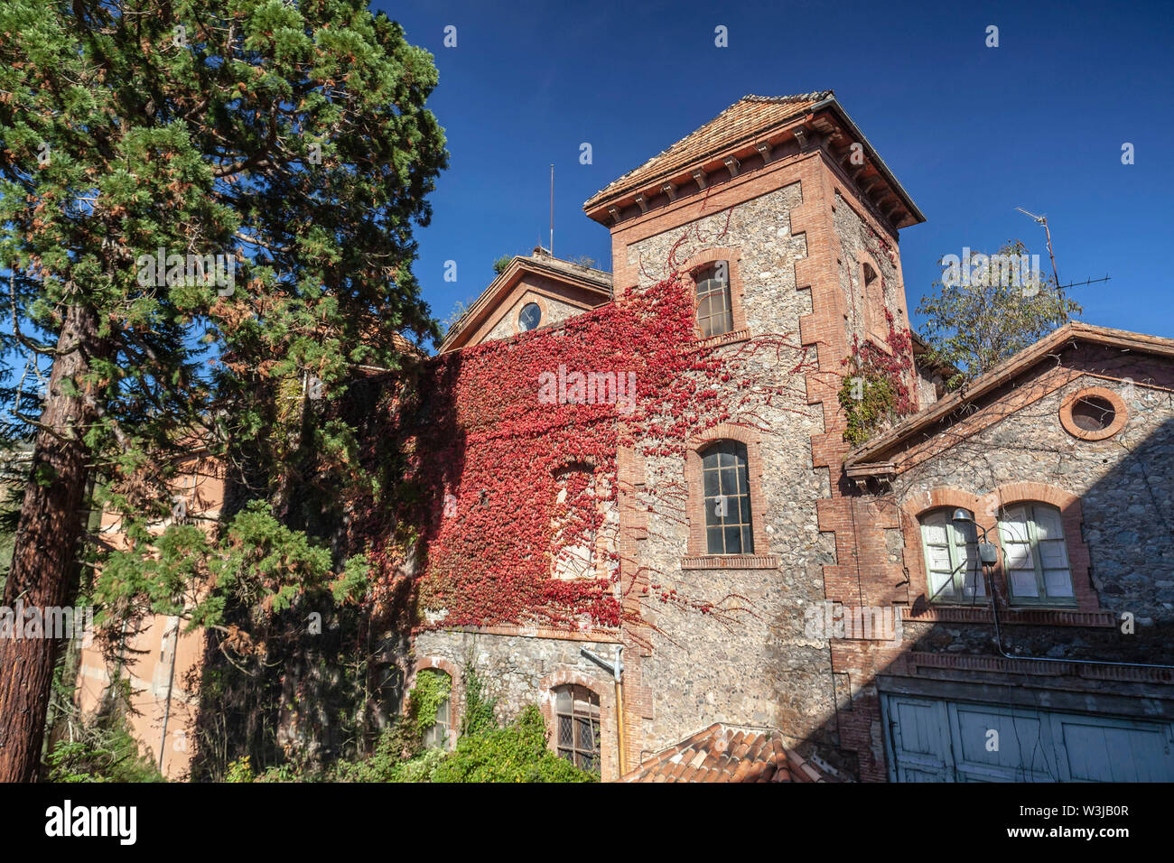 Sant Joan de les Abadesses, Catalogne, Espagne. Ancienne maison de village rural. Banque D'Images