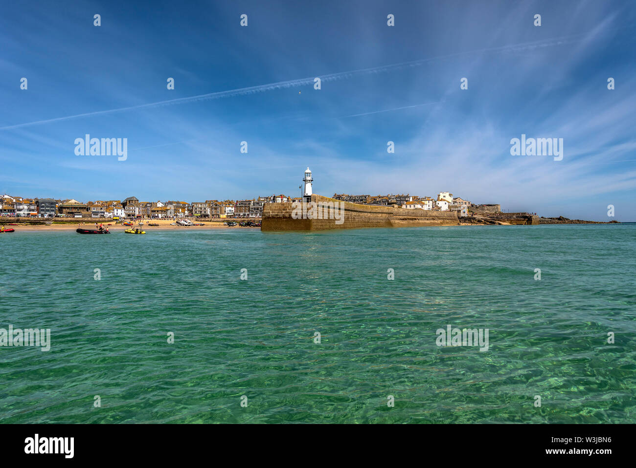 St Ives Harbour et Smeaton'S pier provenant de la mer à St Ives Cornwall England UK Europe Banque D'Images