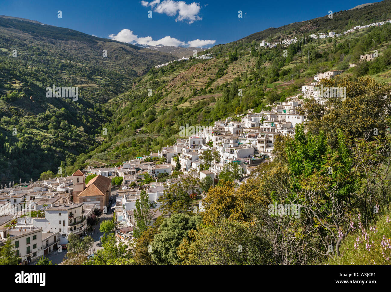 Ville de Pampaneira, Bubión et Capileira dans avec distance, sur Barranco de Poqueira, Sierra Nevada, Las Alpujarras, province de Grenade, Andalousie Espagne Banque D'Images