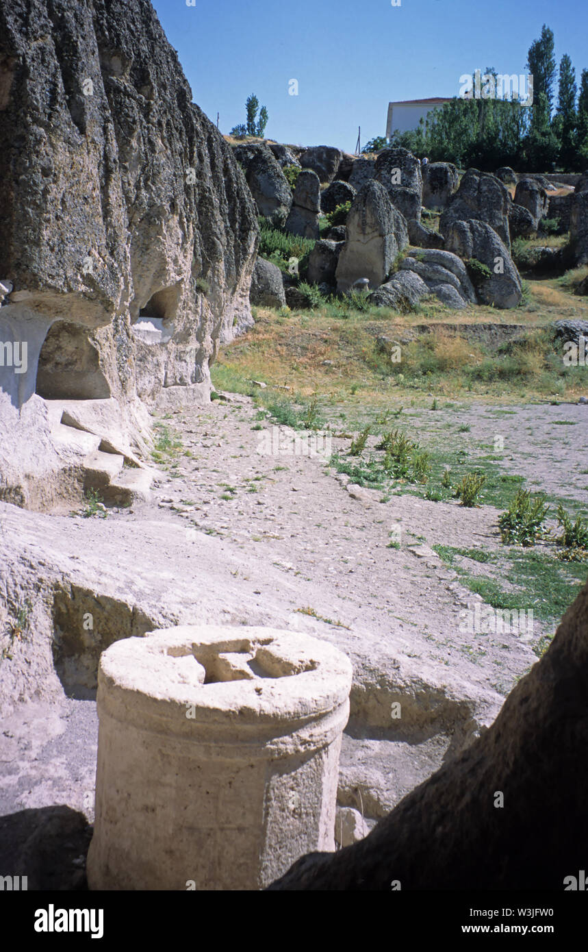 Grotte de roche volcanique maisons et églises datant du début de la Chrétienté, Gokyurt Kilistra, village, Konya, Turquie Banque D'Images