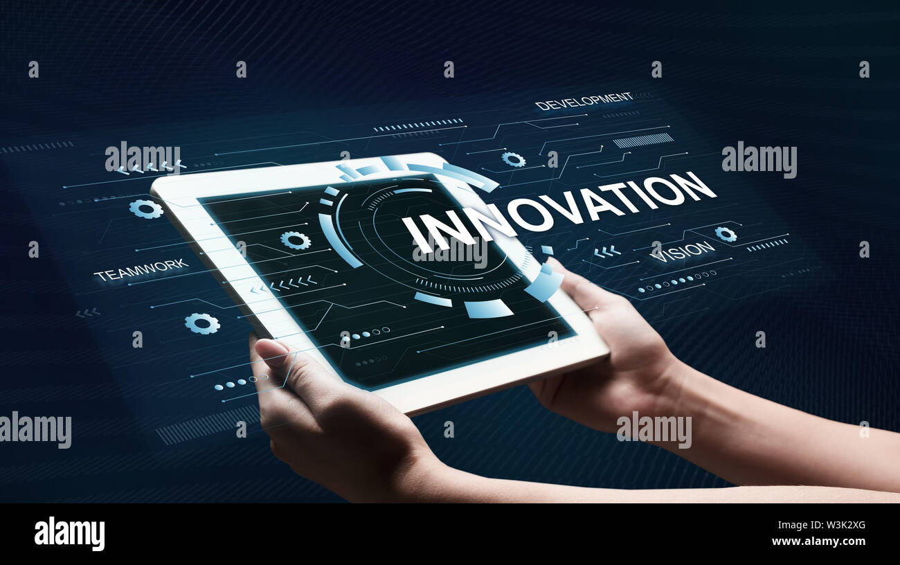 Concept d'entreprise et d'innovation. Man Holding Tablet Banque D'Images