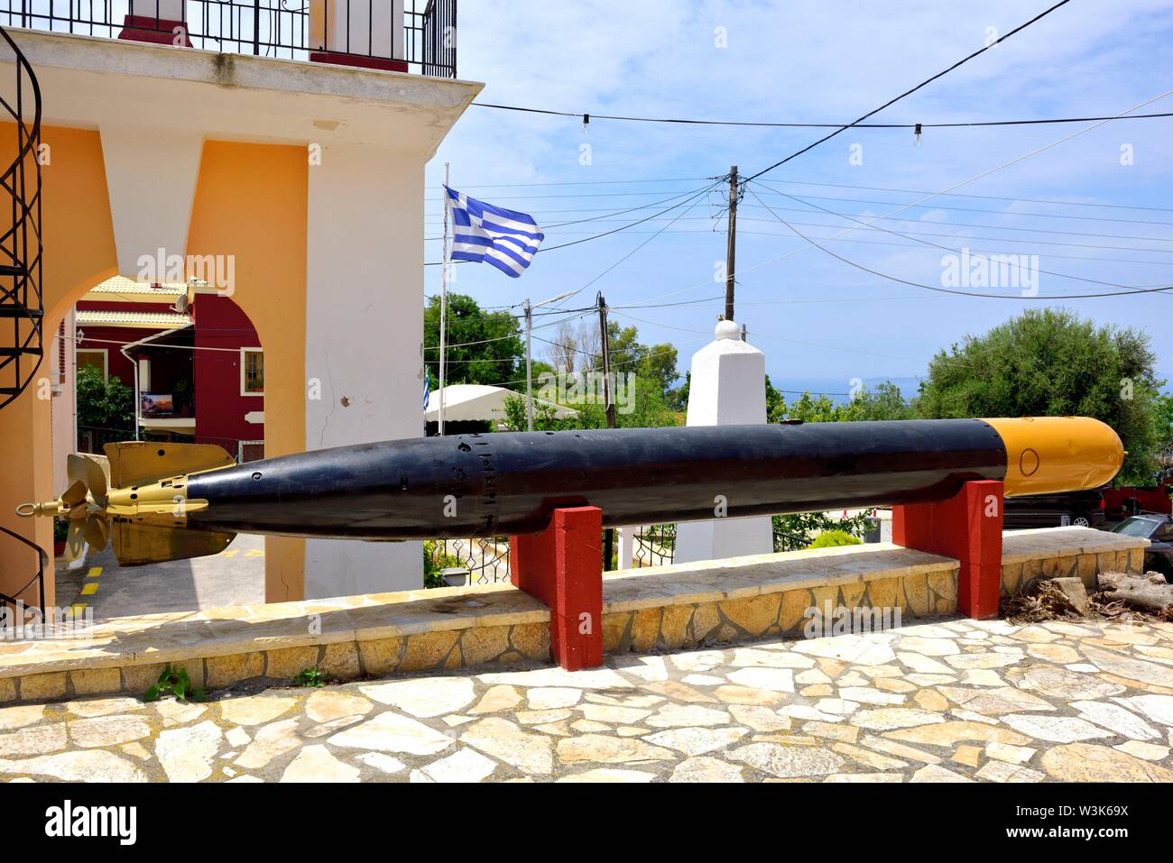 Dans le village d'Afionas Bombe,affiché pour commémorer les hommes du village d'Afionas qui sont tombés pendant la seconde guerre mondiale,Corfu, Grèce Banque D'Images