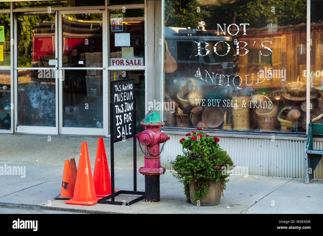 Antique Shop dans la rue principale de Spruce Pine, North Carolina, USA. Banque D'Images