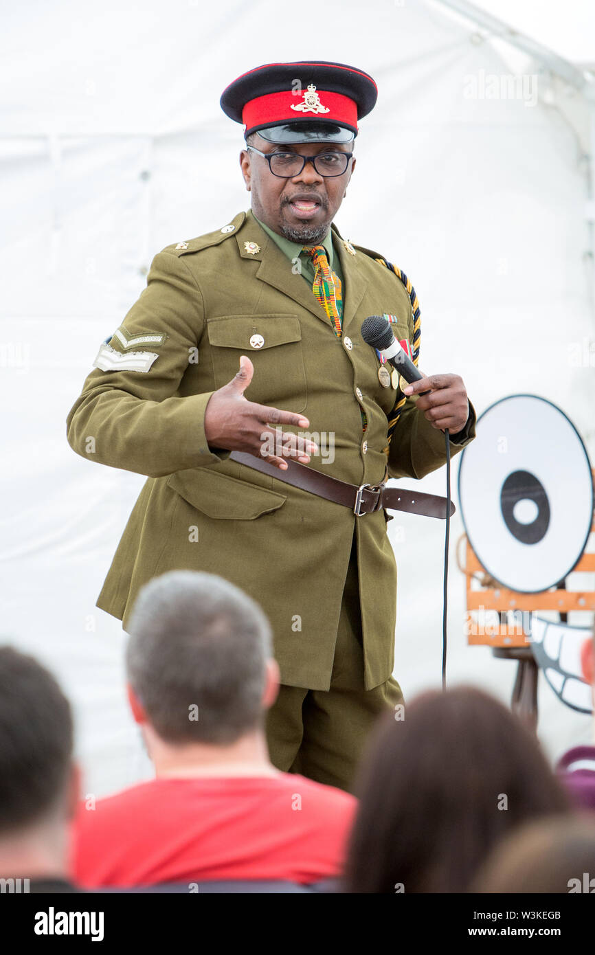 Northampton, Royaume-Uni. Le 13 juillet, 2019. Obonjo Président comédien effectue son spectacle Goddbye Monsieur le président le jour 1 de la Comédie 2019 Festival de l'humour de la Caisse à Northampton. Credit : SOPA/Alamy Images Limited Live News Banque D'Images