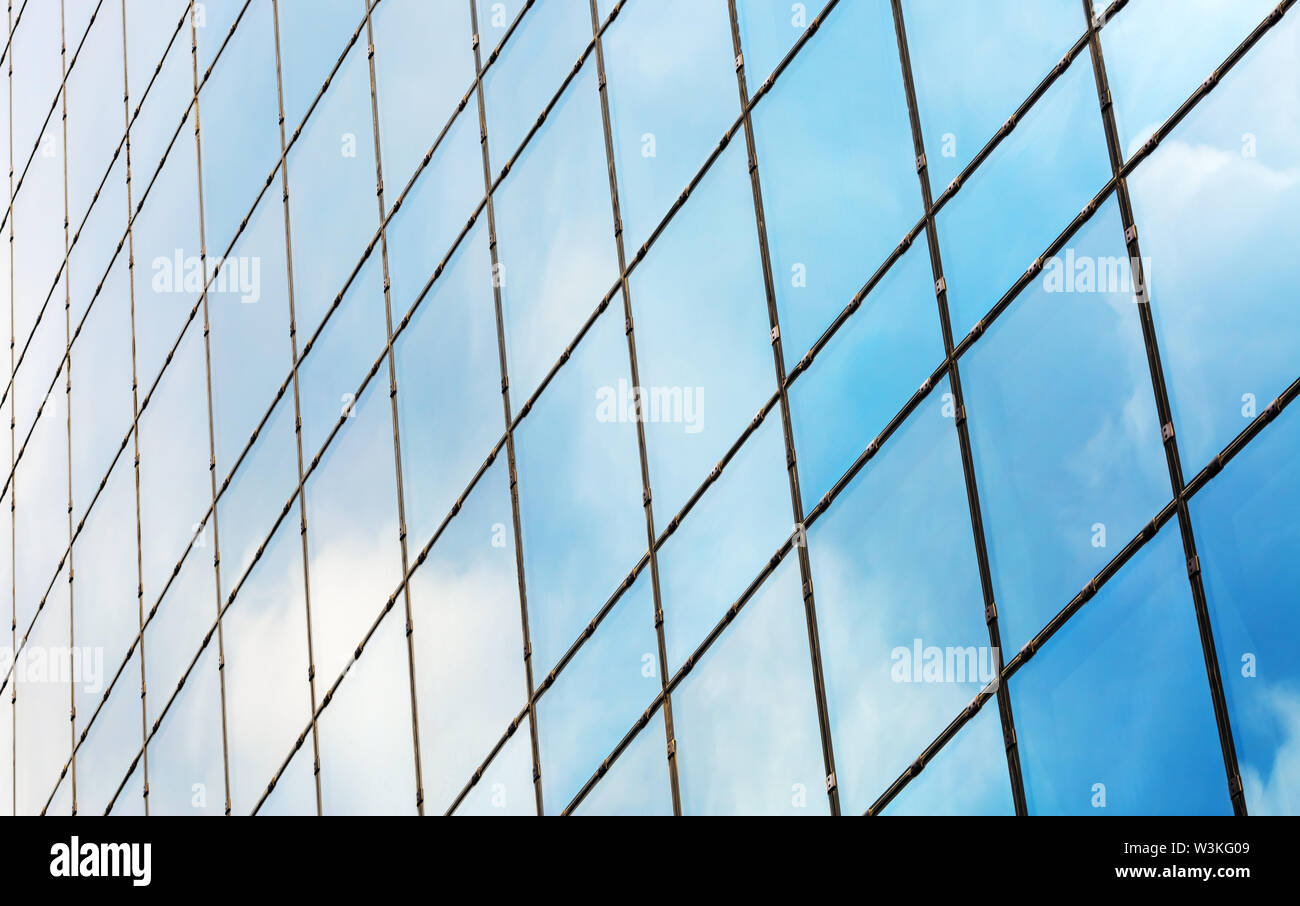 Fenêtres d'immeuble de bureaux modernes. Arrière-plan de l'architecture industrielle. Banque D'Images