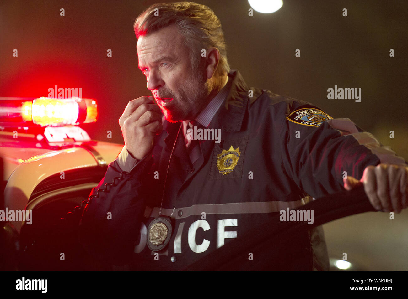 USA. Sam Neill dans le nouveau film de Lionsgate © : le navetteur (2018). Résumé : Un homme d'affaires est pris dans un complot criminel au cours de ses déplacements quotidiens à la maison. Ref : CMT106-J1344-281217 fourni par LMKMEDIA. Editorial seulement. Vue Support n'est pas le propriétaire du copyright de ces photos ou film plat mais fournit un service reconnu seulement pour les médias. pictures@lmkmedia.com Banque D'Images