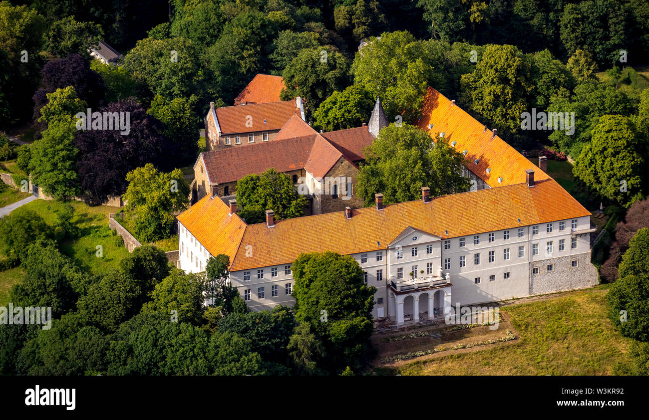 Vue aérienne du château Cappenberg avec l'église catholique à Selm dans la région de la Ruhr dans l'Etat fédéral en Germa Banque D'Images