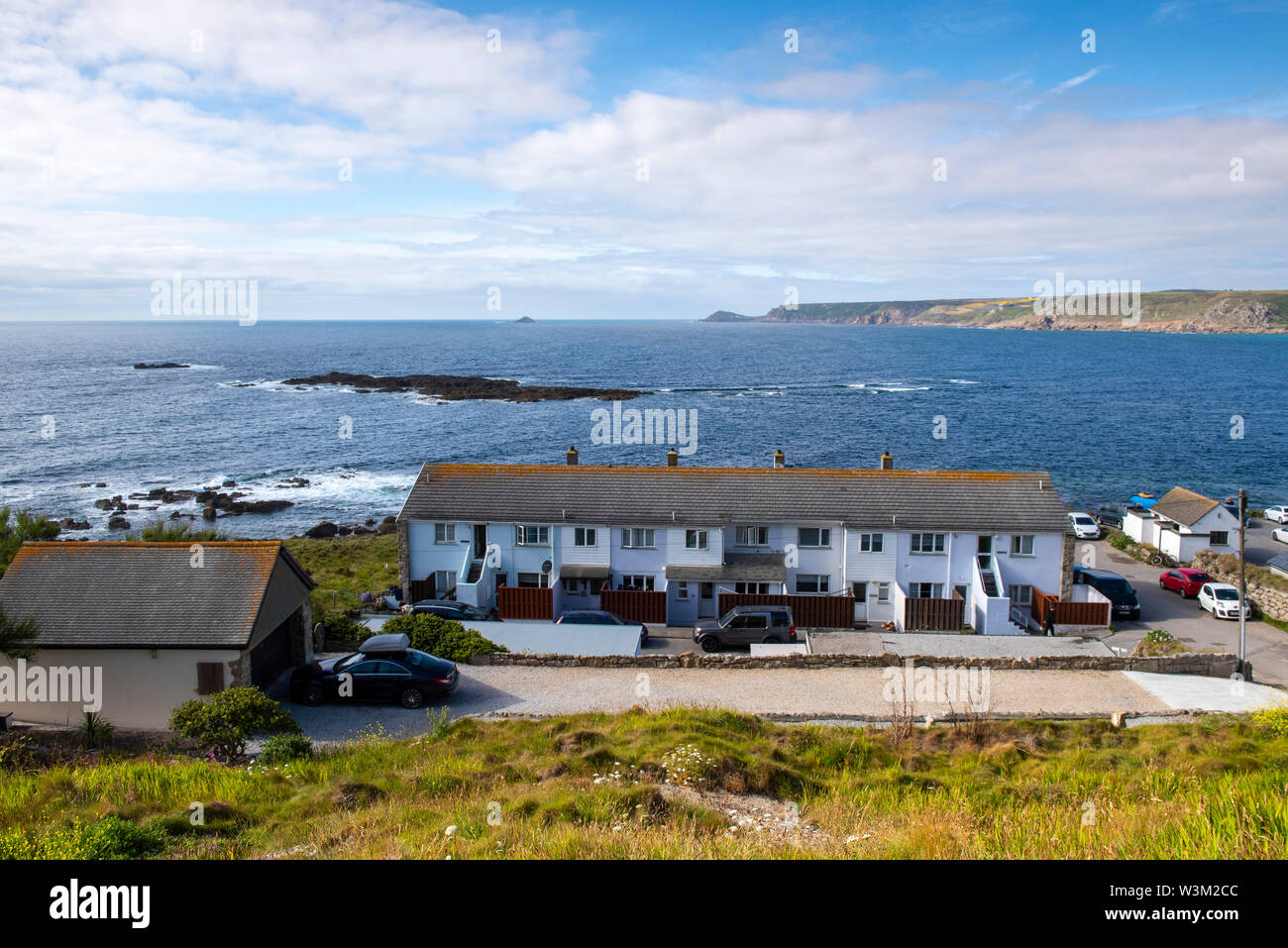 Vue depuis le sentier du Littoral à Sennen Cove, à Cornwall, England UK Banque D'Images