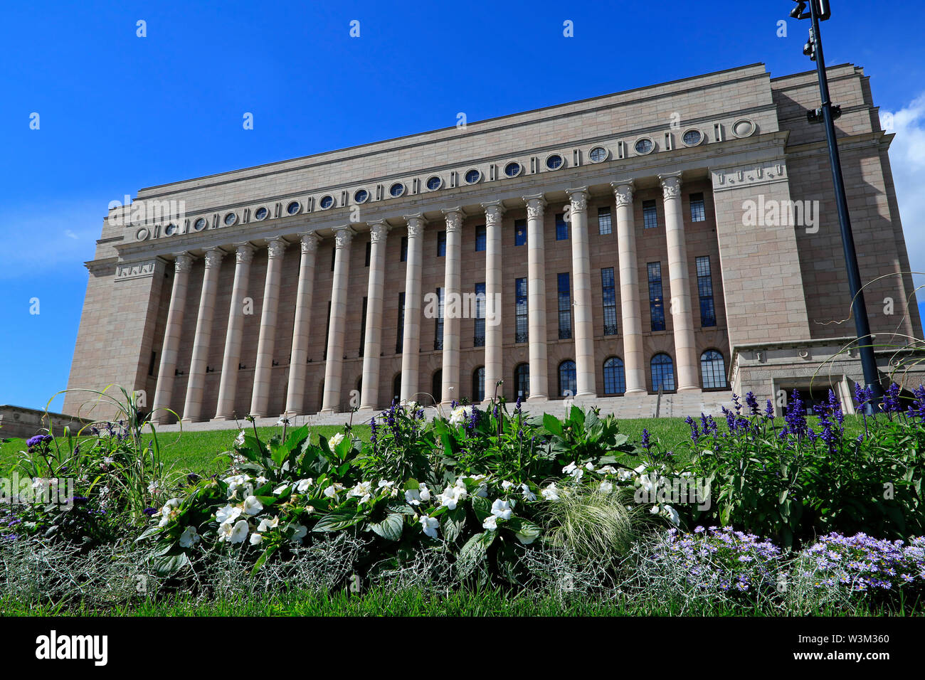 La Maison du Parlement, Helsinki, Finlande. Principalement conçu par Johan Sirène, le siège du Parlement inauguré en 1931 représente le classicisme nordique. Banque D'Images