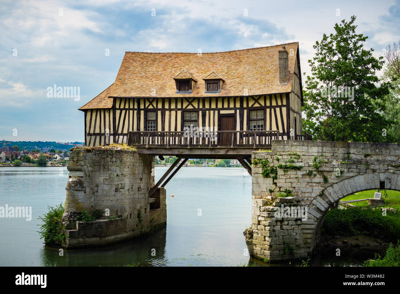 Vieux-Moulin, bâtiment emblématique et historique de Vernon, Eure, Normandie, France. Banque D'Images