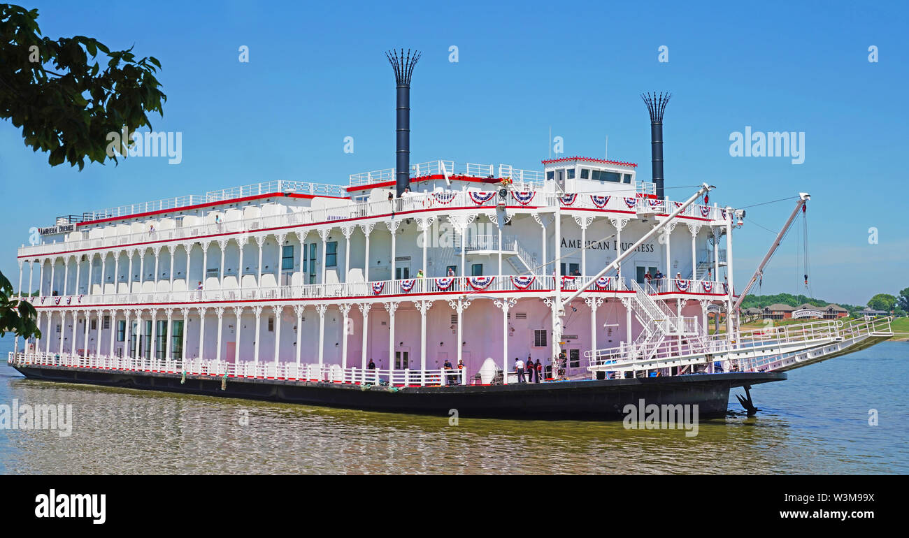Duchesse de bateau américain American Queen Steamboat Company sur l'Ohio River à Louisville, Kentucky Banque D'Images
