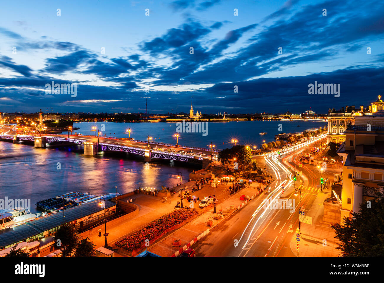 Saint-Pétersbourg depuis le toit, le pont du Palais et la rivière Neva Banque D'Images