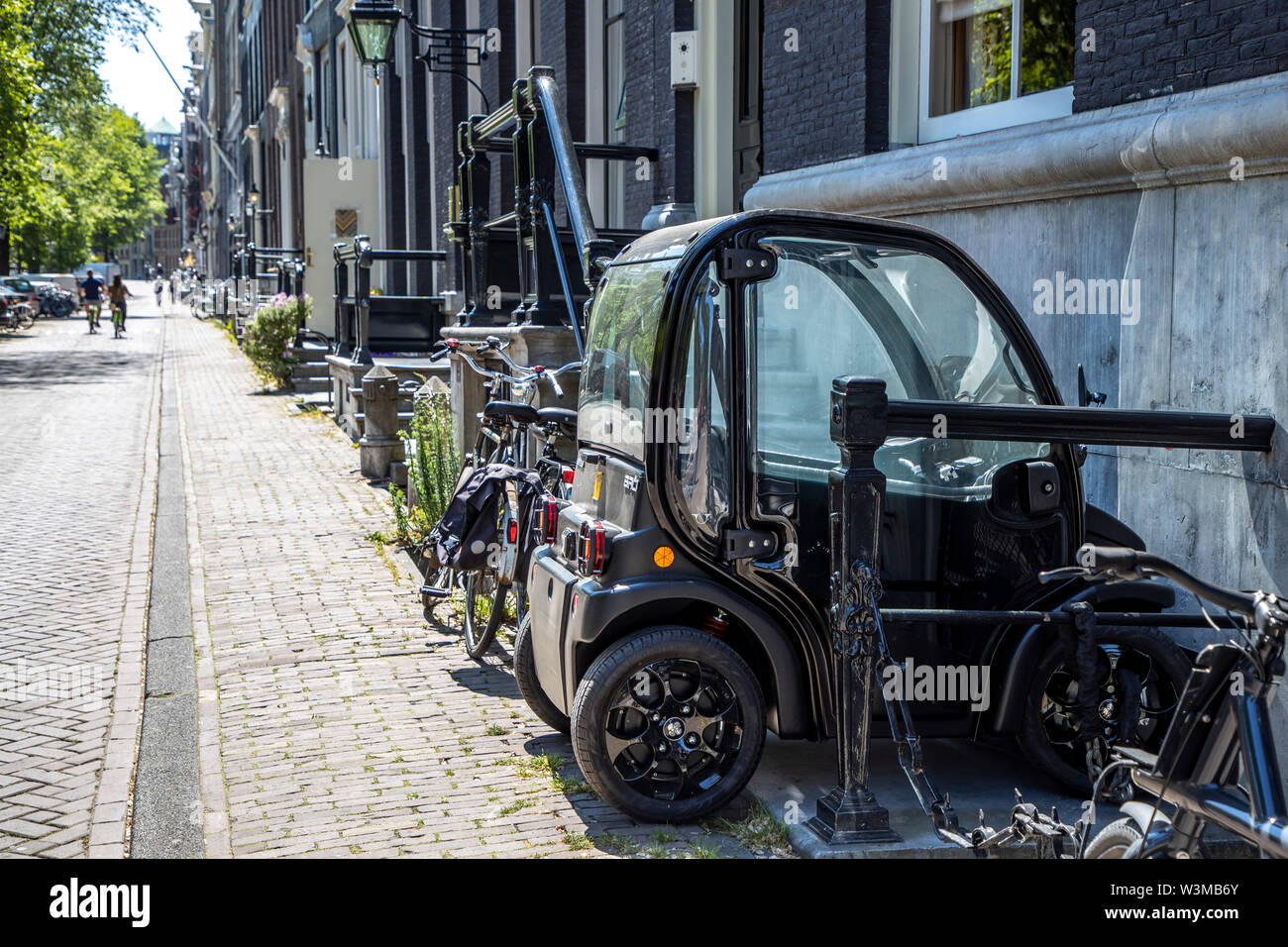 Amsterdam, Pays-Bas, centre-ville, vieille ville, Herengracht, stationnement pour véhicules électriques, mini car, Banque D'Images