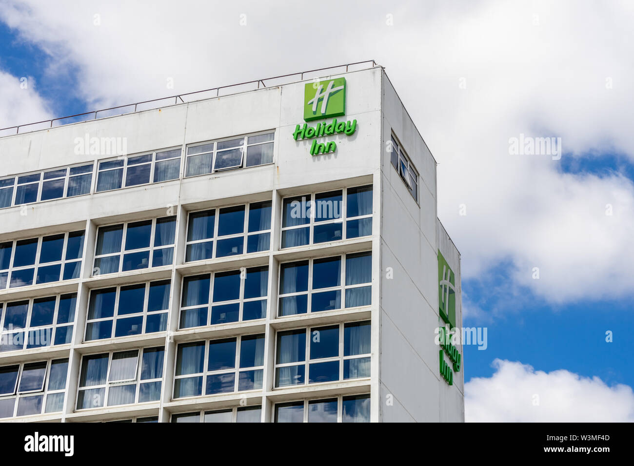 Green Holiday Inn logo sur l'hôtel Holiday Inn de Southampton, England, UK Banque D'Images